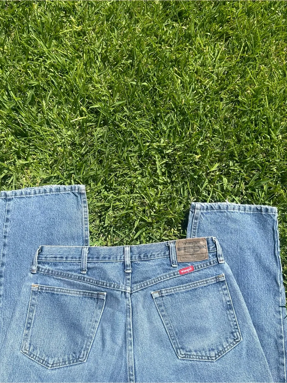 Men's Classic Light Blue Denim Jeans Size 34x30 Relaxed Fit